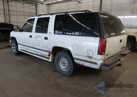 1996 Chevrolet Suburban K1500 z USA, uszkodzony, nr VIN 3GNFK16R9TG147957